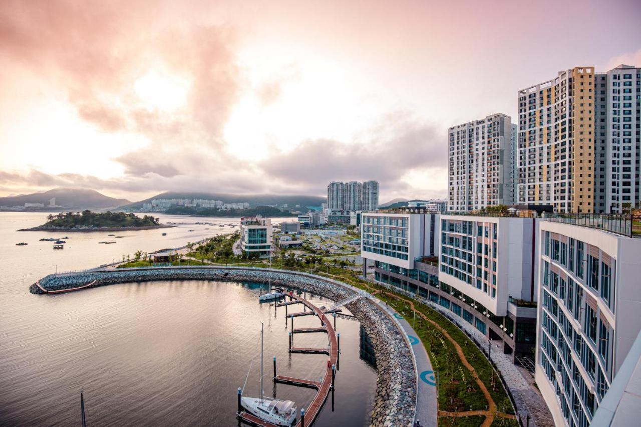 Ocean Marina Suite View Йосу Екстериор снимка