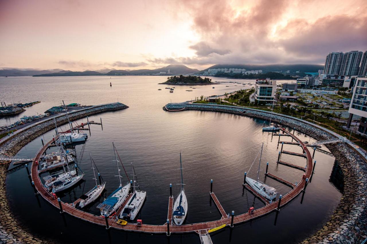 Ocean Marina Suite View Йосу Екстериор снимка