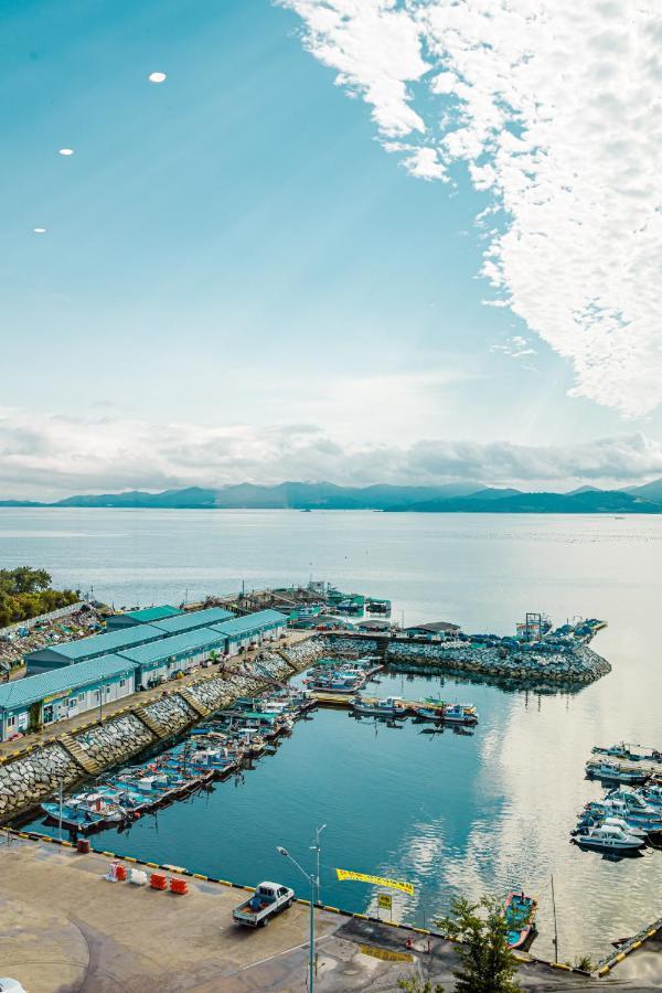 Ocean Marina Suite View Йосу Екстериор снимка