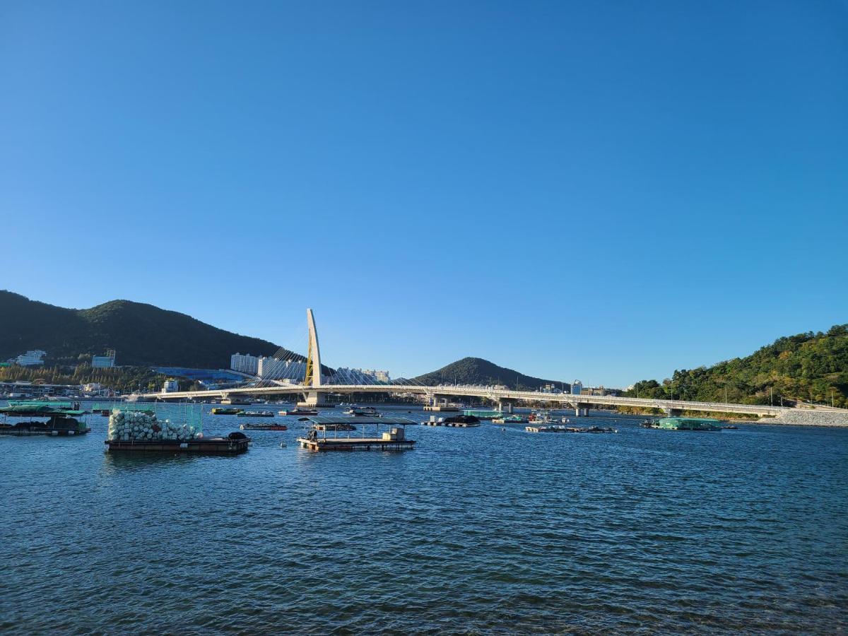 Ocean Marina Suite View Йосу Екстериор снимка